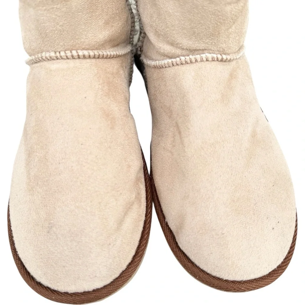 The Animal Rescue Site warm cozy light brown Paw Print women’s boots size 9